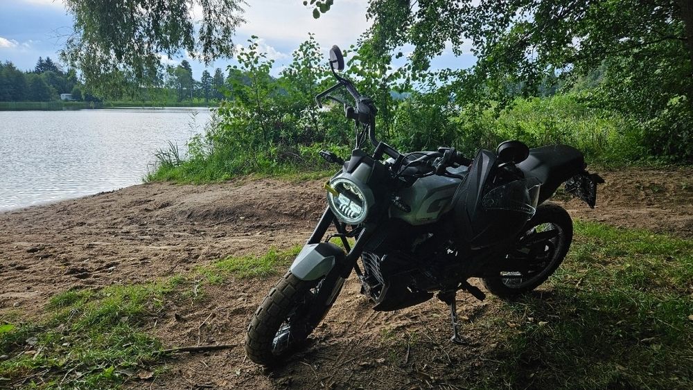 Motocykl Zontes GK 125. Naked / scrambler.