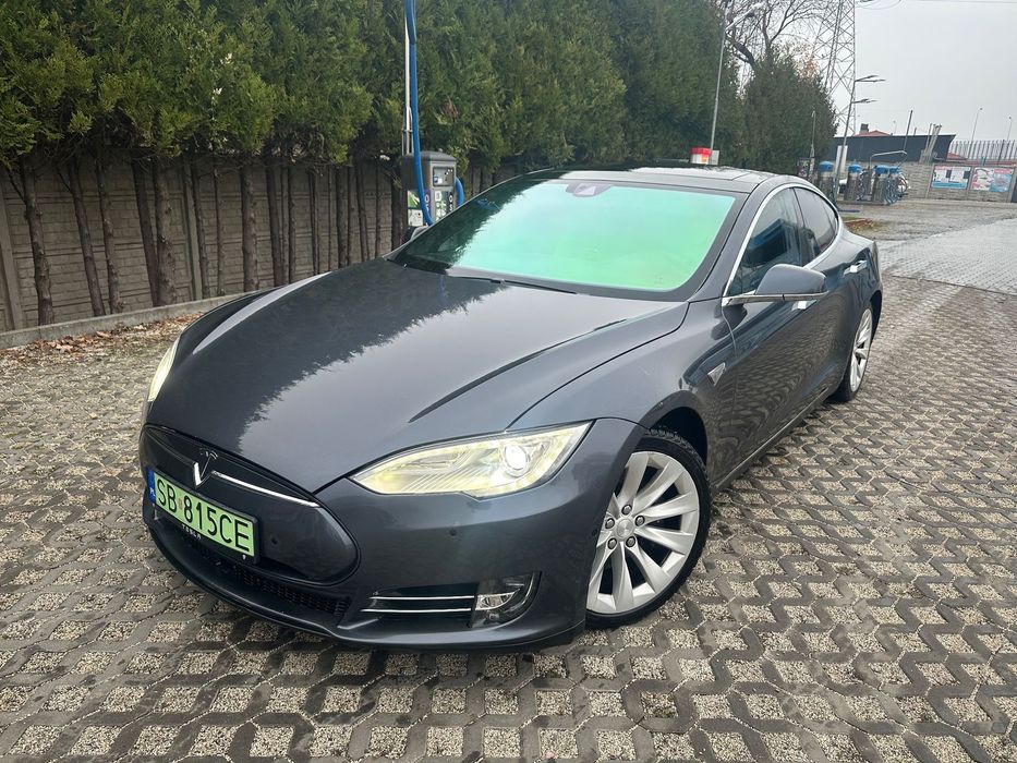 Tesla Model S Supercharger