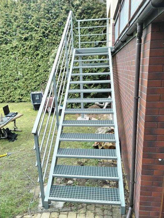 Schody metalowe zewnętrzne ocynk