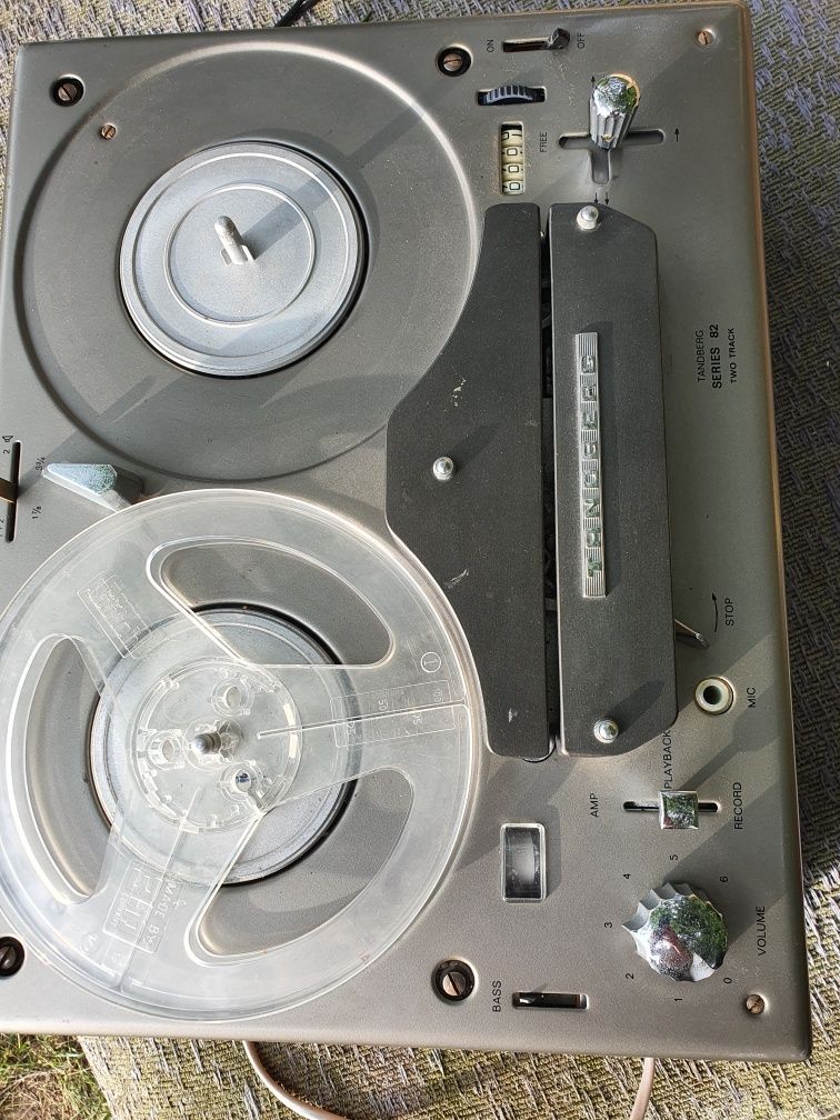 Magnetofon szpulowy TANDBERG.