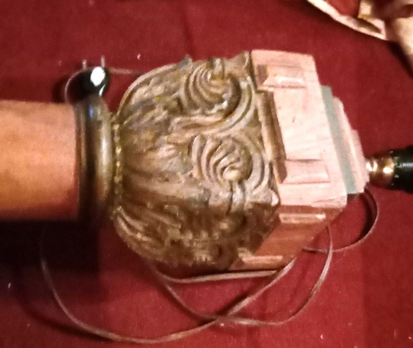 Colunas (2) antigas candeeiro balaústre trabalh dourados Dim 110 cm