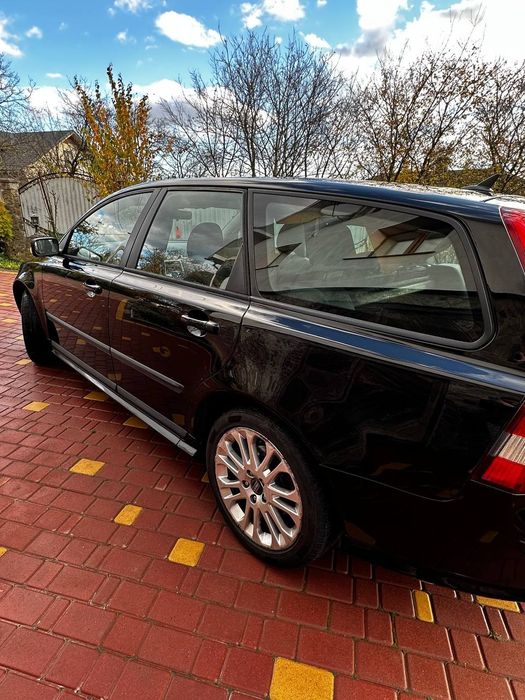 volvo v50 2004 року