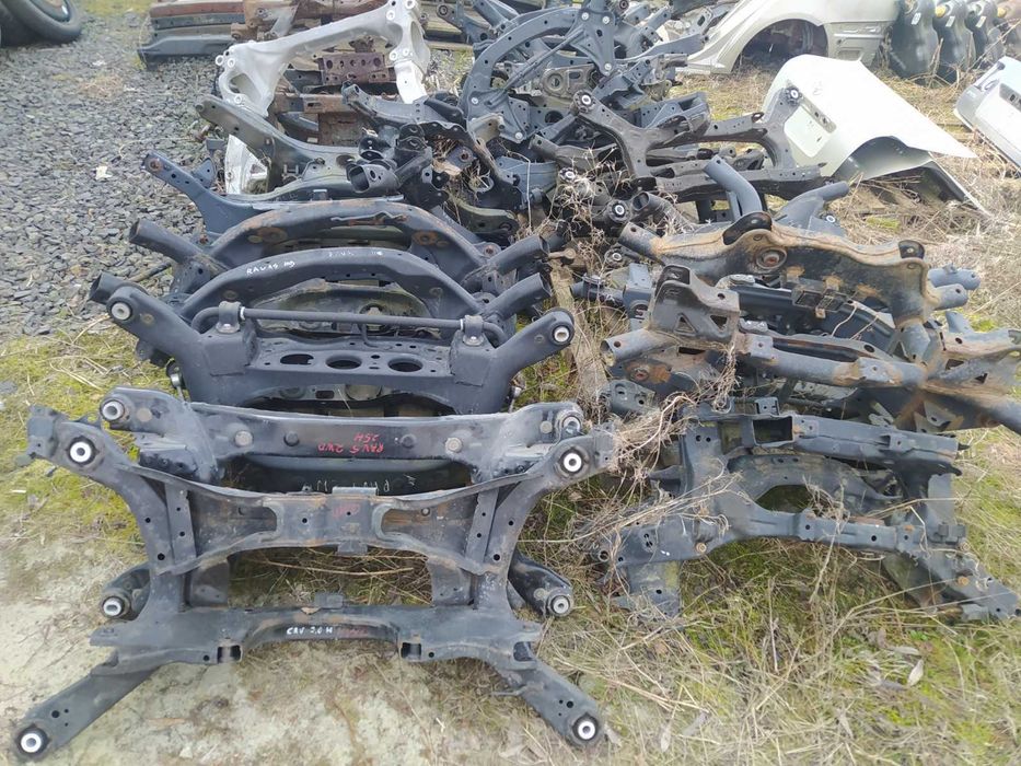 Балка підрамник передній задній Toyota RAV4 CHR Auris Avensis Camry