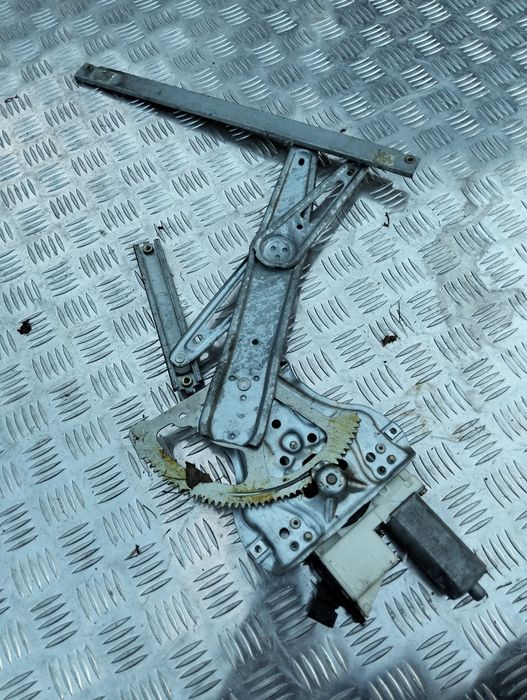 Podnośnik szyby prawy tył corolla e12