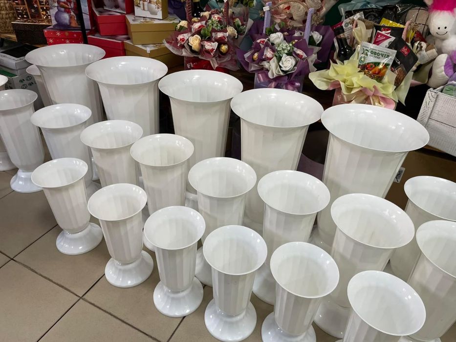 Ваза під квіти пластикова для магазинів 29/38/50