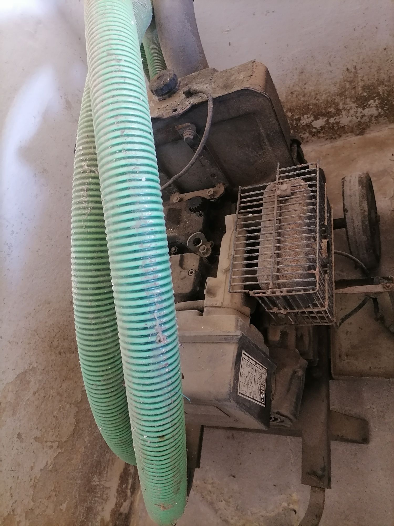Motor lombardini com bomba