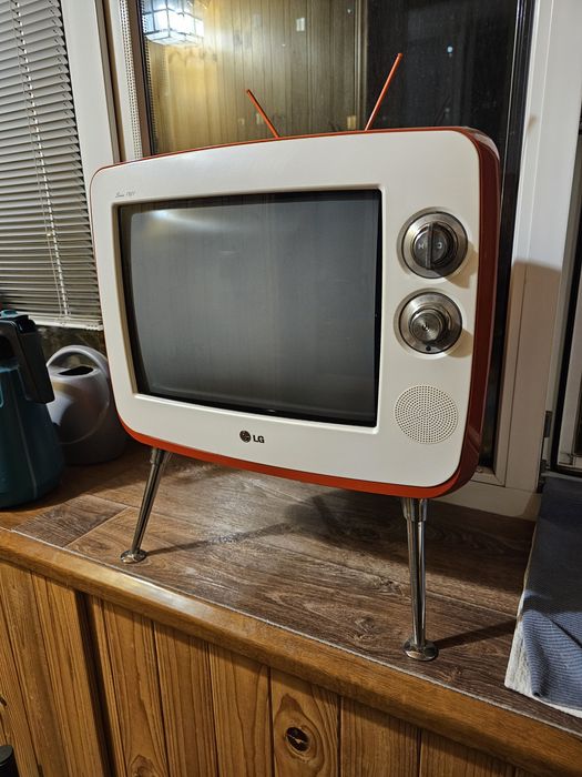 Телевизор LG Retro дизайн