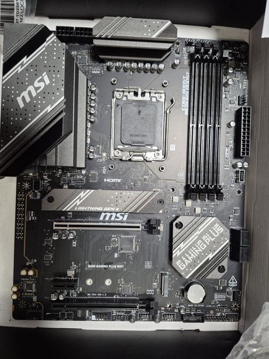 Материнська плата AMD B650