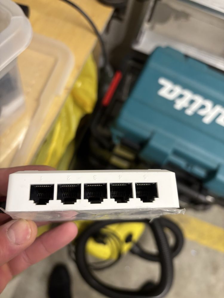 Switch 10/100Mb HikVision do kamer 5 portów