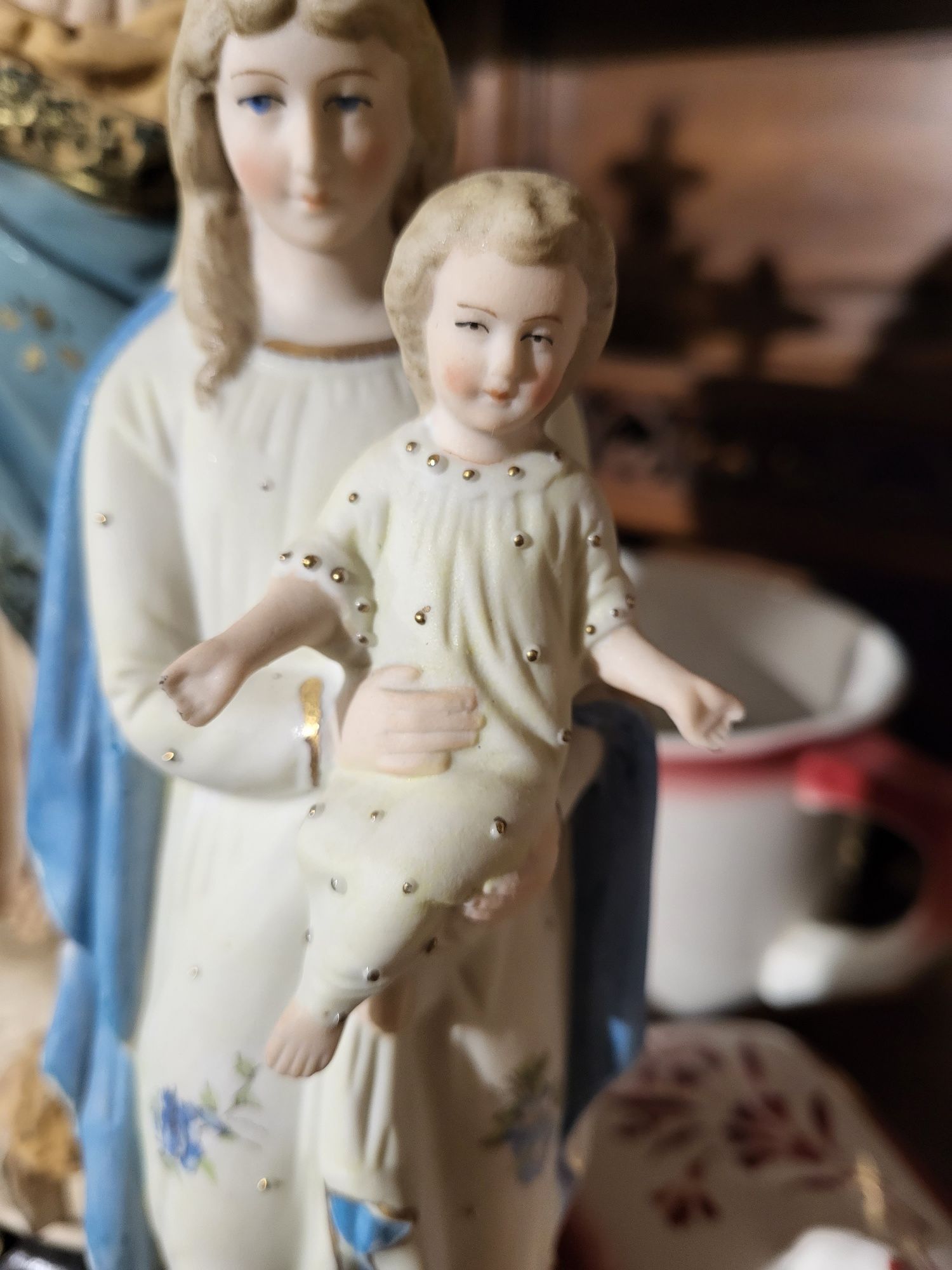 Biskwit Maryja Królowa figurka z porcelany biskwitowej