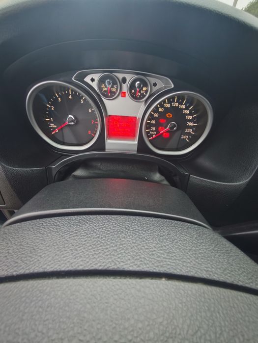 Продам автомобіль Форд фокус в ідеальному стані.