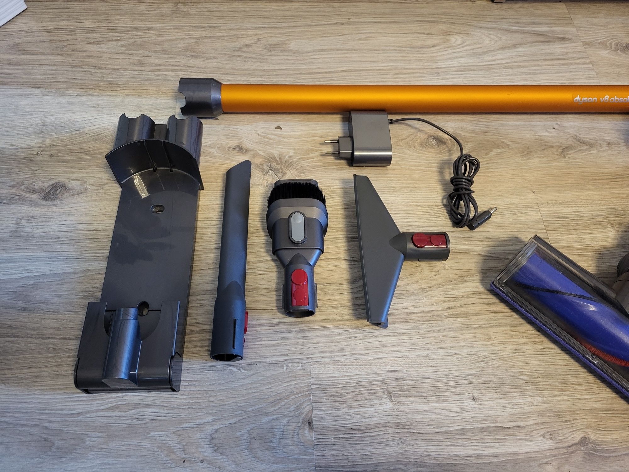 Odkurzacz Dyson v8 absolute bezprzewodowy pionowy ładny