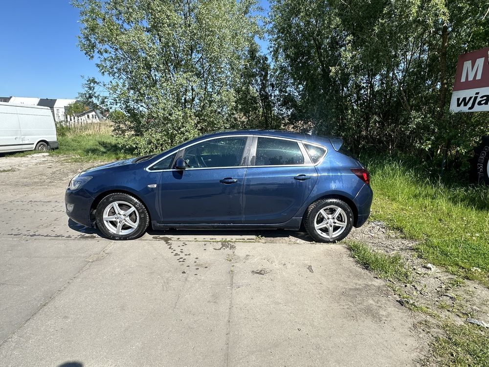 Opel Astra 2012 Doinwestowana Pelna Opcja