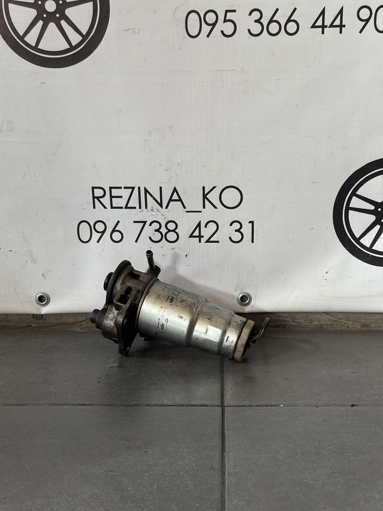 Корпус+підкачка паливного фільра Toyota Hiace 2.4 2.5 TD 1995-2010 р.