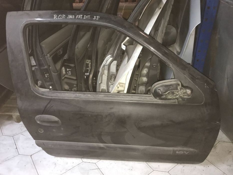 PORTA FRENTE DIREITA RENAULT CLIO 1998/2006 3P