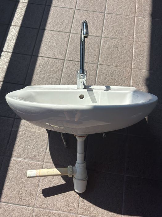 Umywalnka z baterią