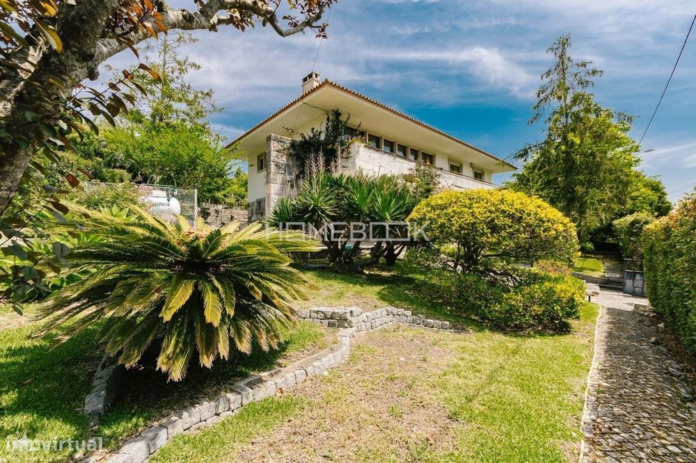 Moradia encantadora com vista para a serra de Sintra, com piscina e te