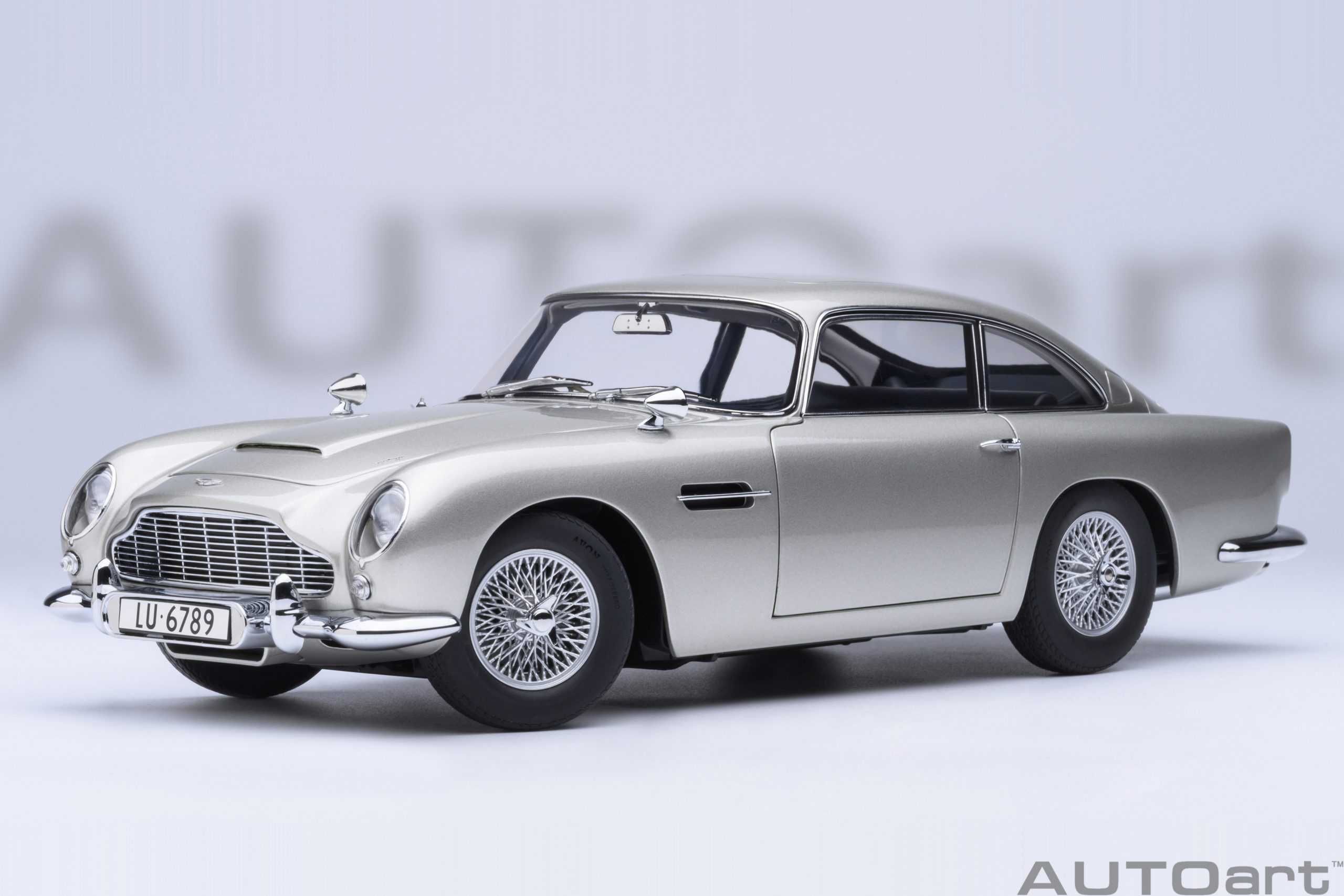 Aston Martin DB5 James Bond Goldfinger 007 Silver Autoart 1:18