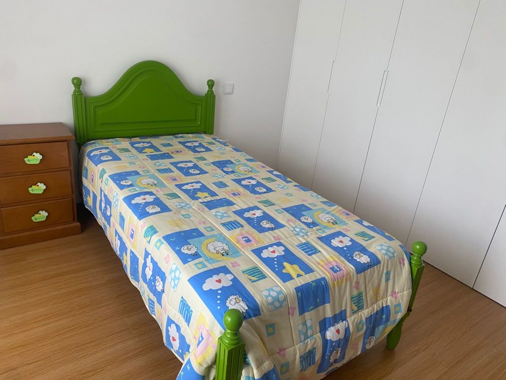Quarto solteiro bom estado