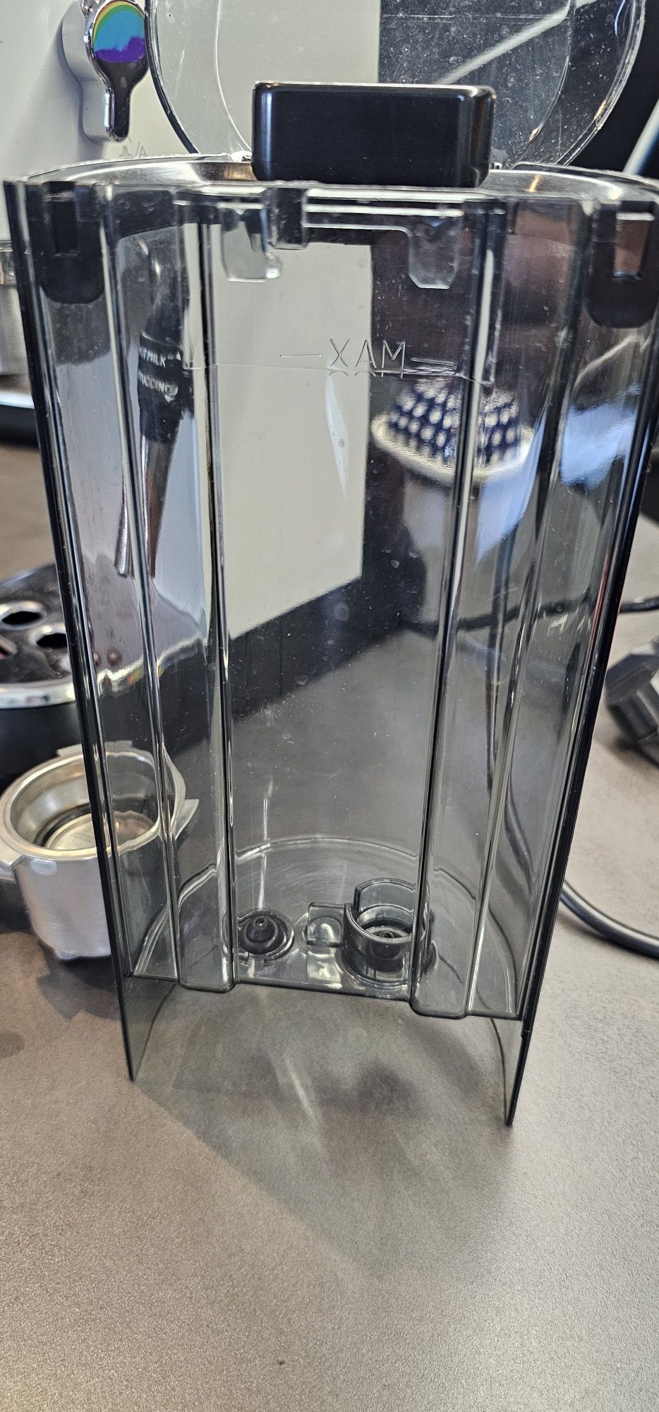 ekspres do kawy DeLonghi EC685W