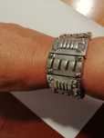 Pulseira em metal prateado