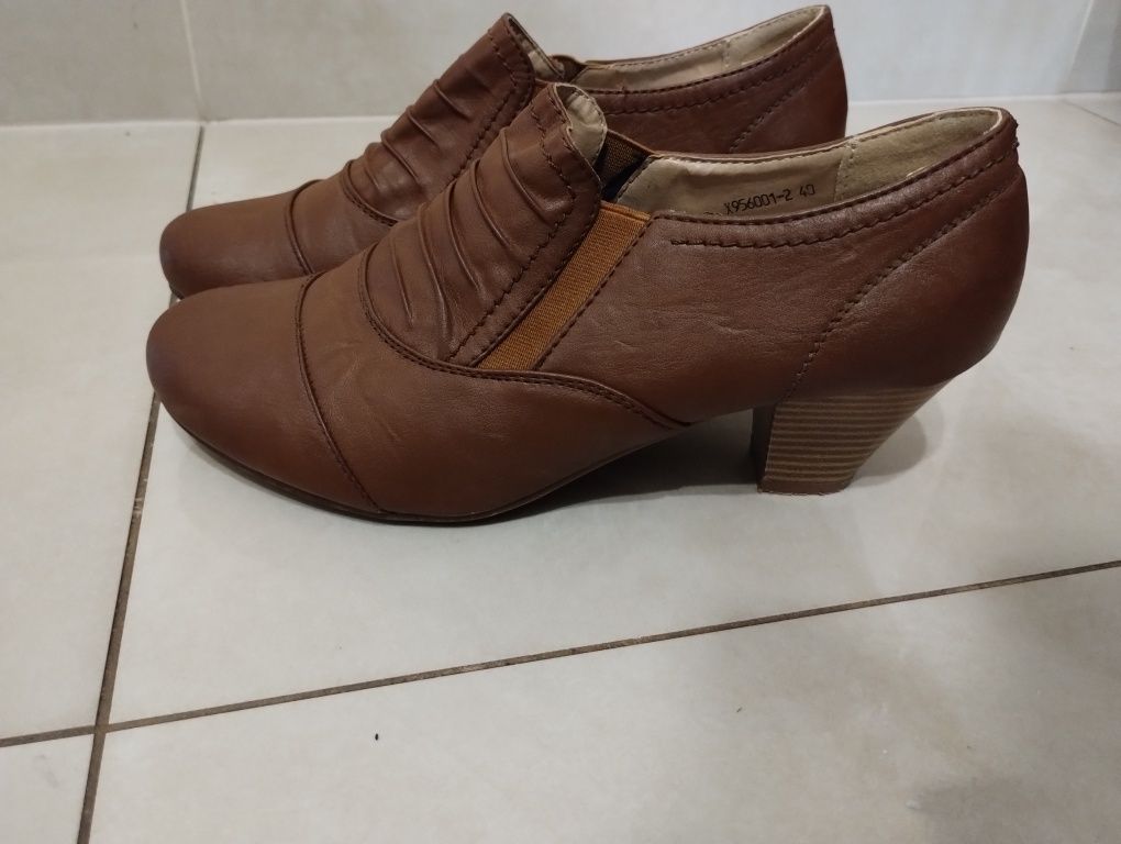 Buty półbuty czółenka rozmiar 40