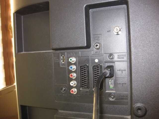 Telewizor SHARP z pilotem / 32 cale