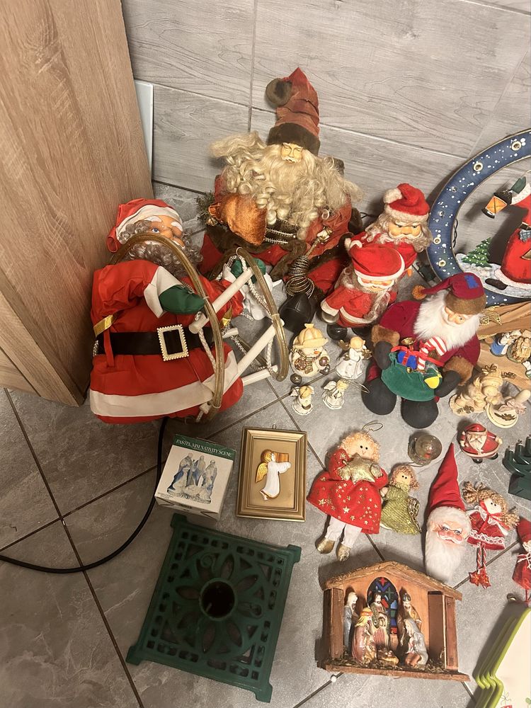 Duży zestaw ozdób świątecznych mikolaj bałwan zabawki szopka stojak