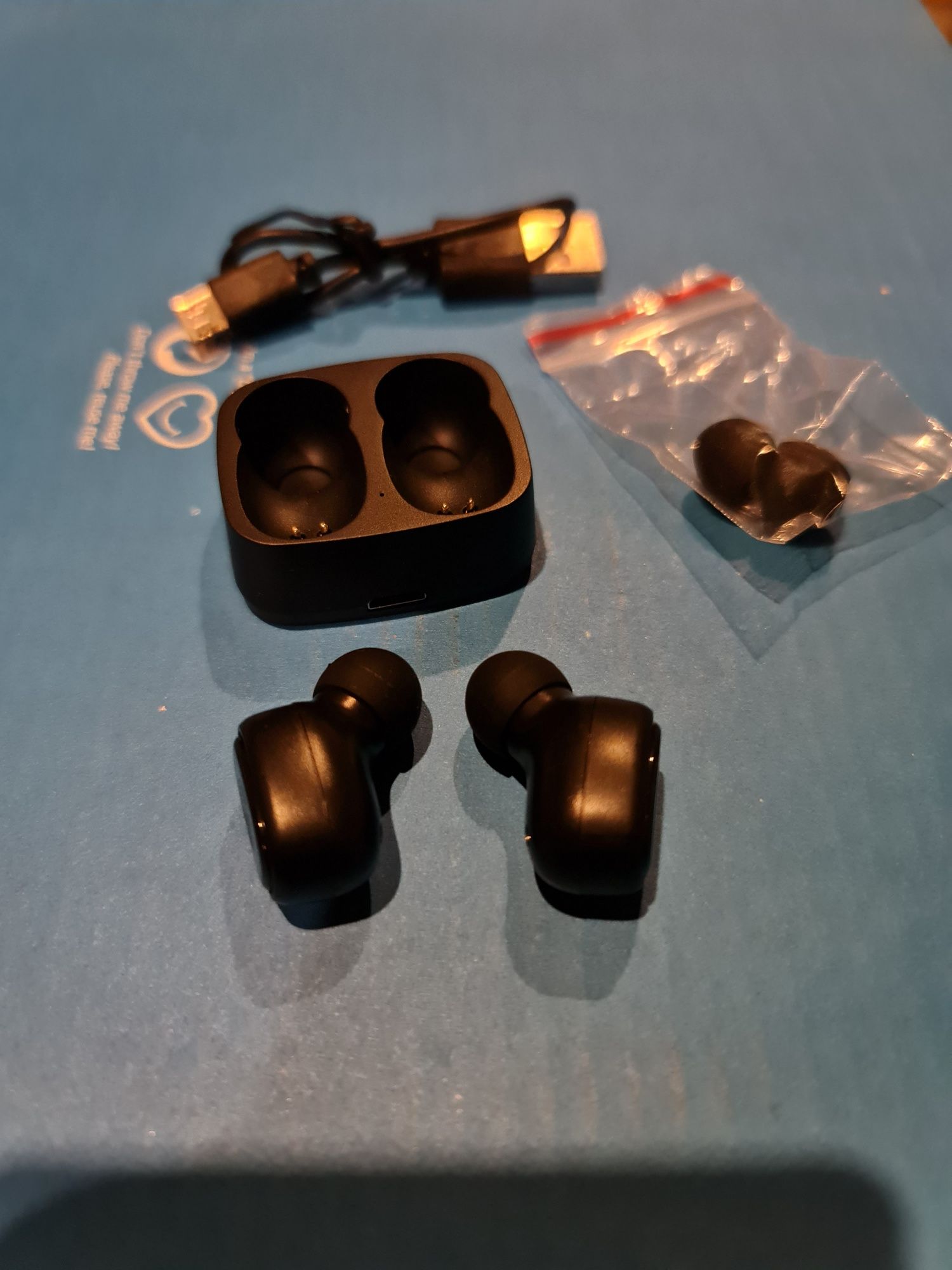 Auricular Bluetooth com caixa de carga