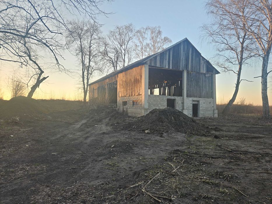 Sprzedam działkę budowlaną z budynkiem gospodarczym