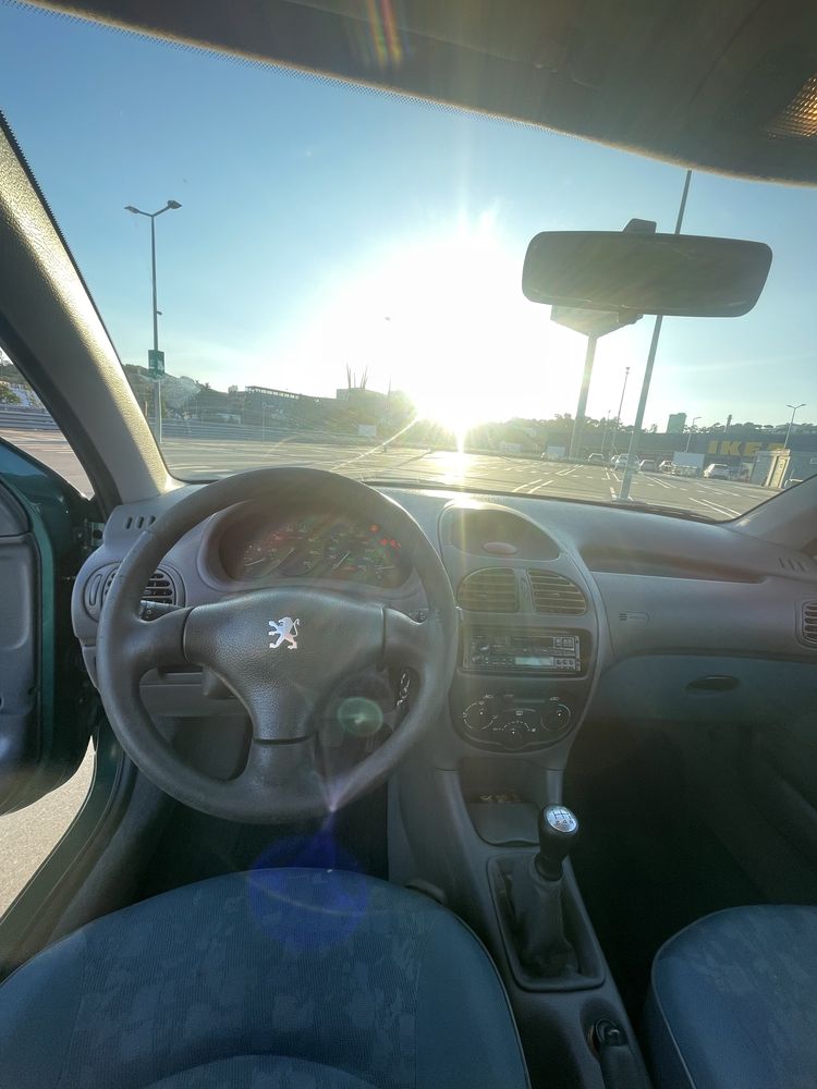 Peugeot 206 1.1 .