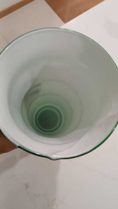 Jarra verde em vidro opalino
