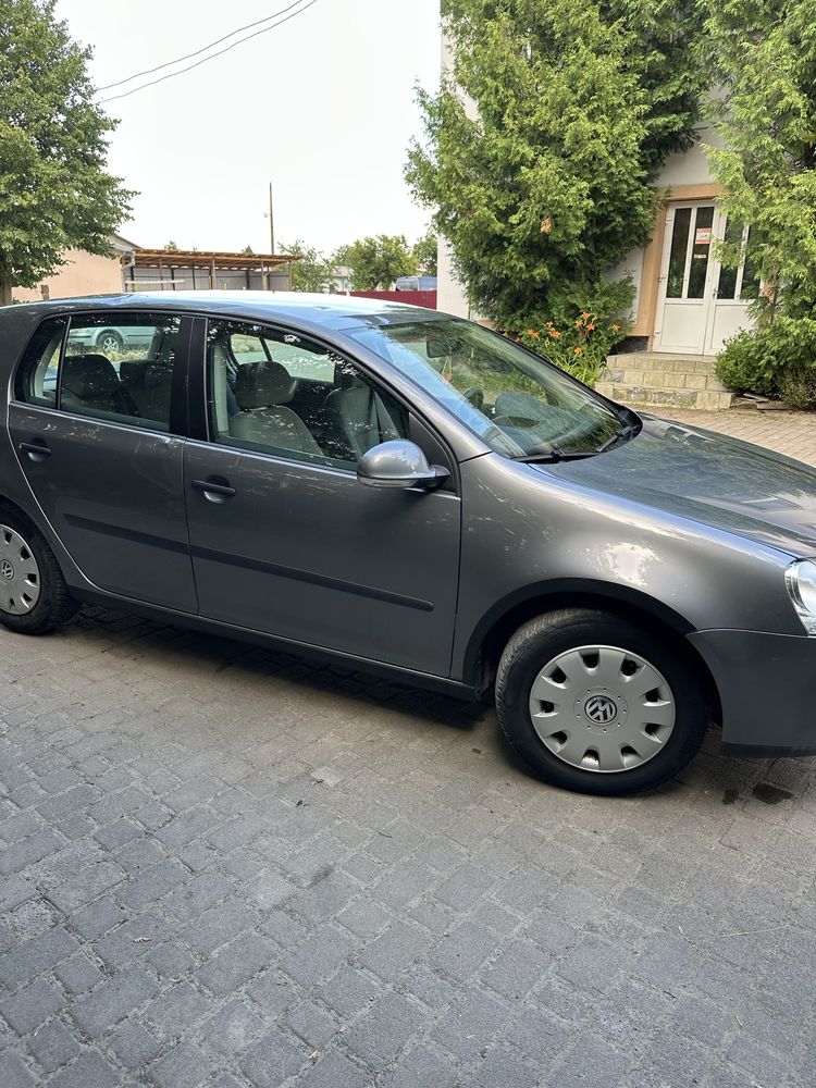 Автомобіль Volkswagen Golf 2004 1,6 Mpi