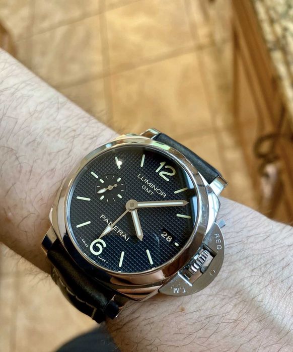 Relógio Panerai Luminor preto para homem