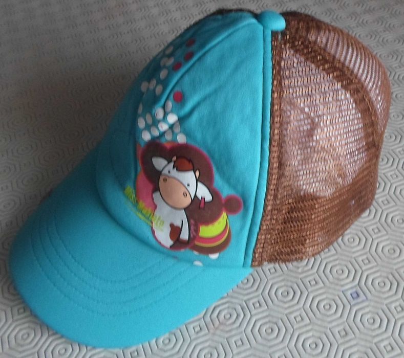 Vendo boné de criança