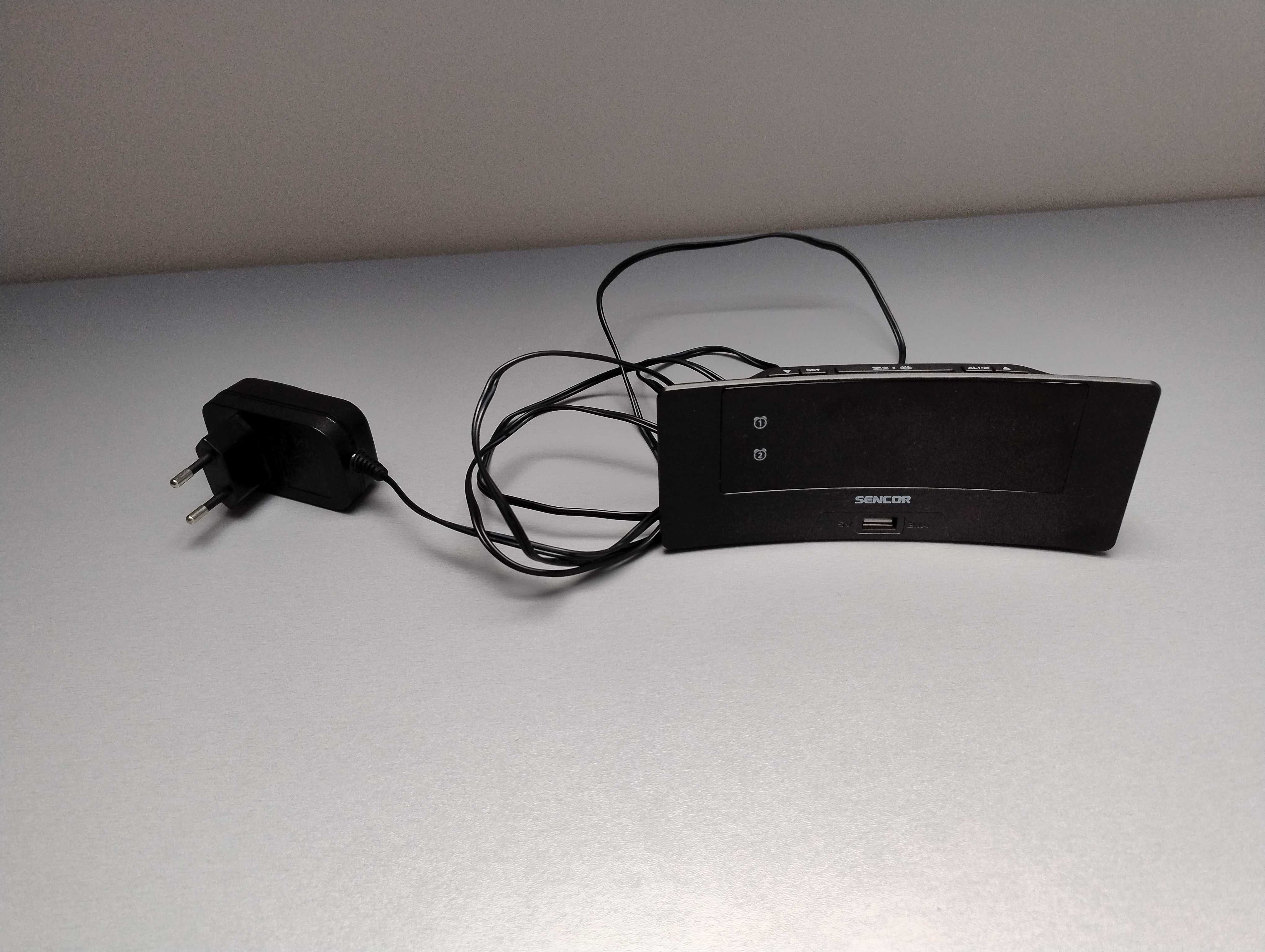 Czarny budzik elektroniczny SENCOR