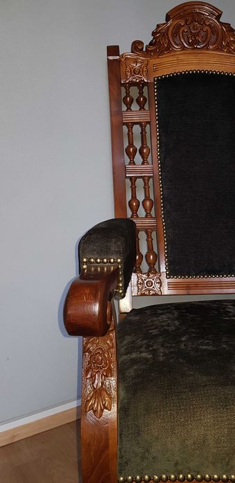 Stylowy, drewniany fotel - tron