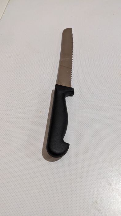 Кухонний ніж для хліба та заморожених продуктів