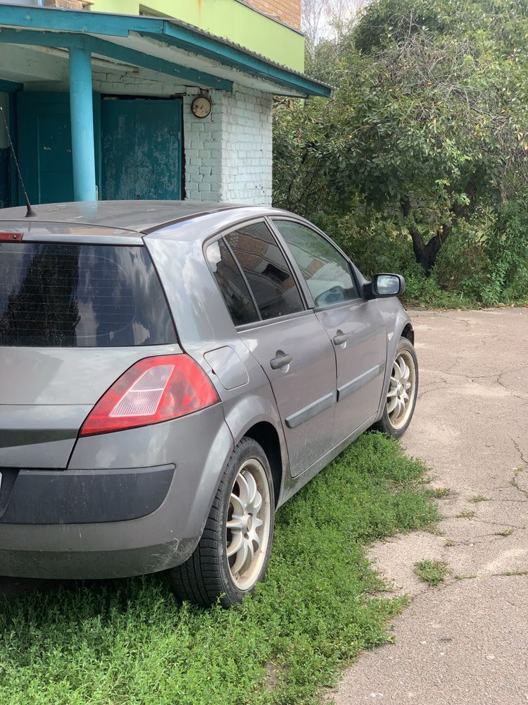 Продаэця рено меган 2 в хорошому стані