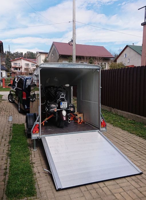 Przewóz osób, wynajem 8 osobowego busa z kierowcą, obsługa imprez