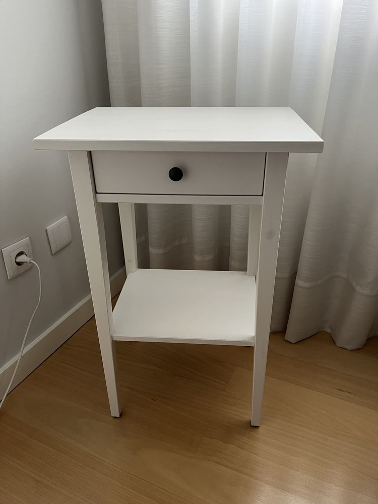 Mesa de cabeceira Hemnes