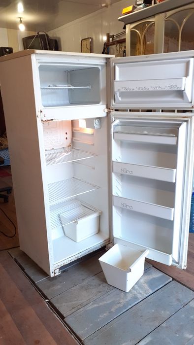 Двухкамерный рабочий холодильник Минск-Атлант.