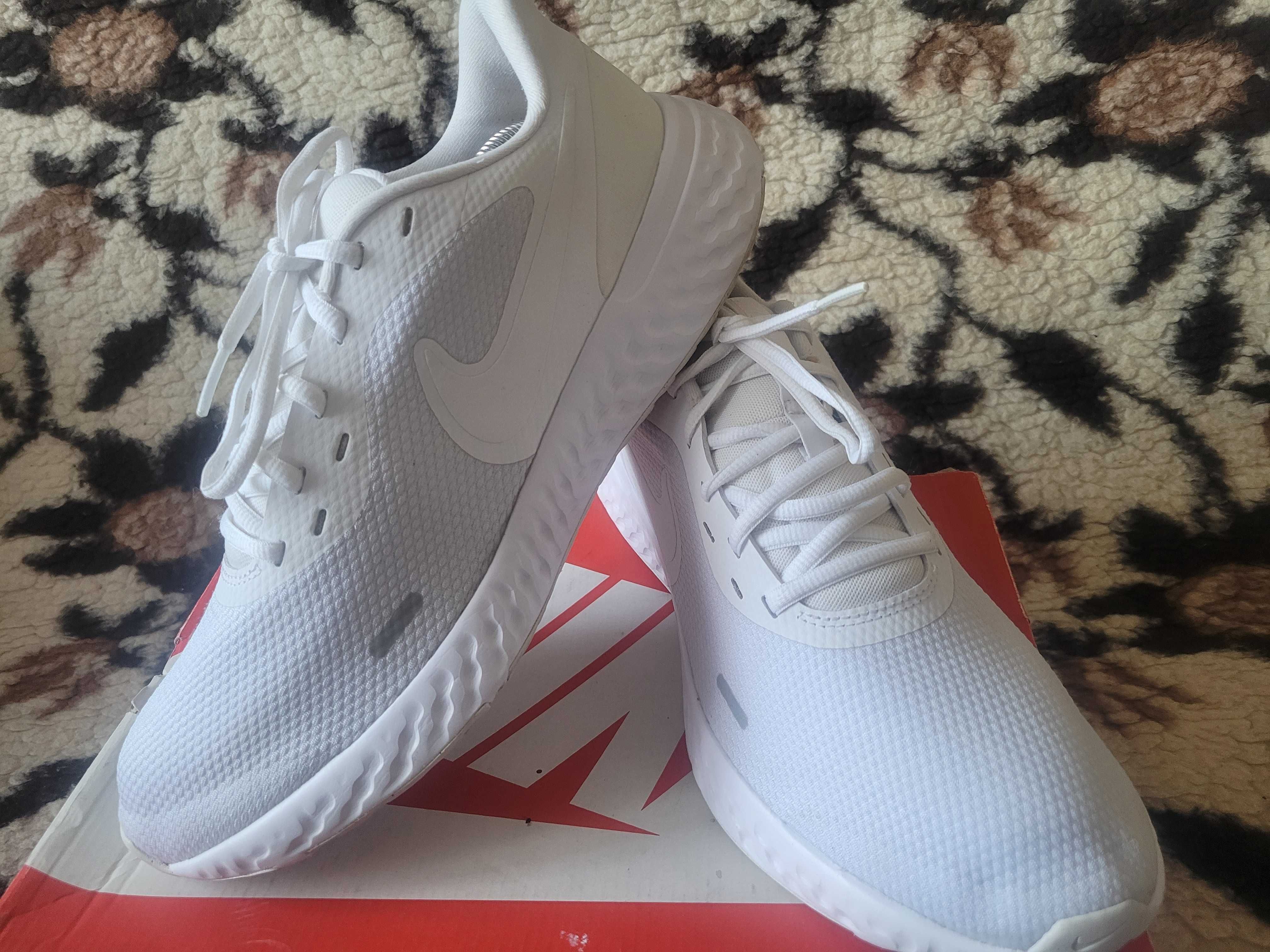 Mega sport lekkie buty do biegania Nike Revolution 5 r.45 świetny stan