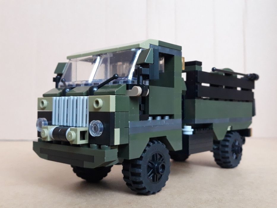 LEGO. Лего. Маштабні інтерактивні моделі. Фура. Тягач. Камаз. Урал.