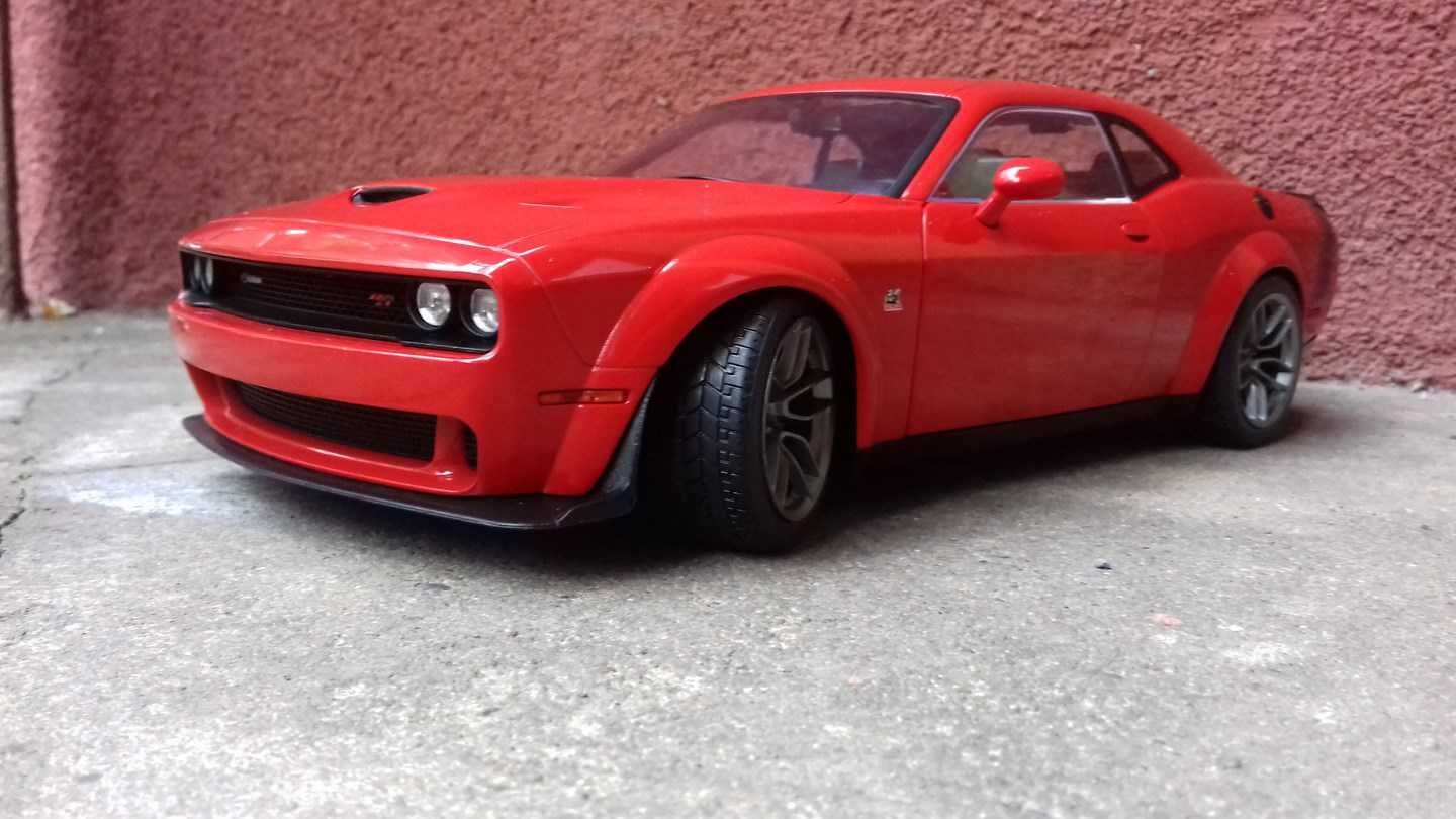 Dodge Challenger R/T Scat Pack 1:18 solido model samochodu