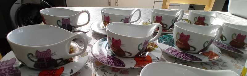 12 chávenas de chá com pires - Porcelana - Loja do Gato Preto