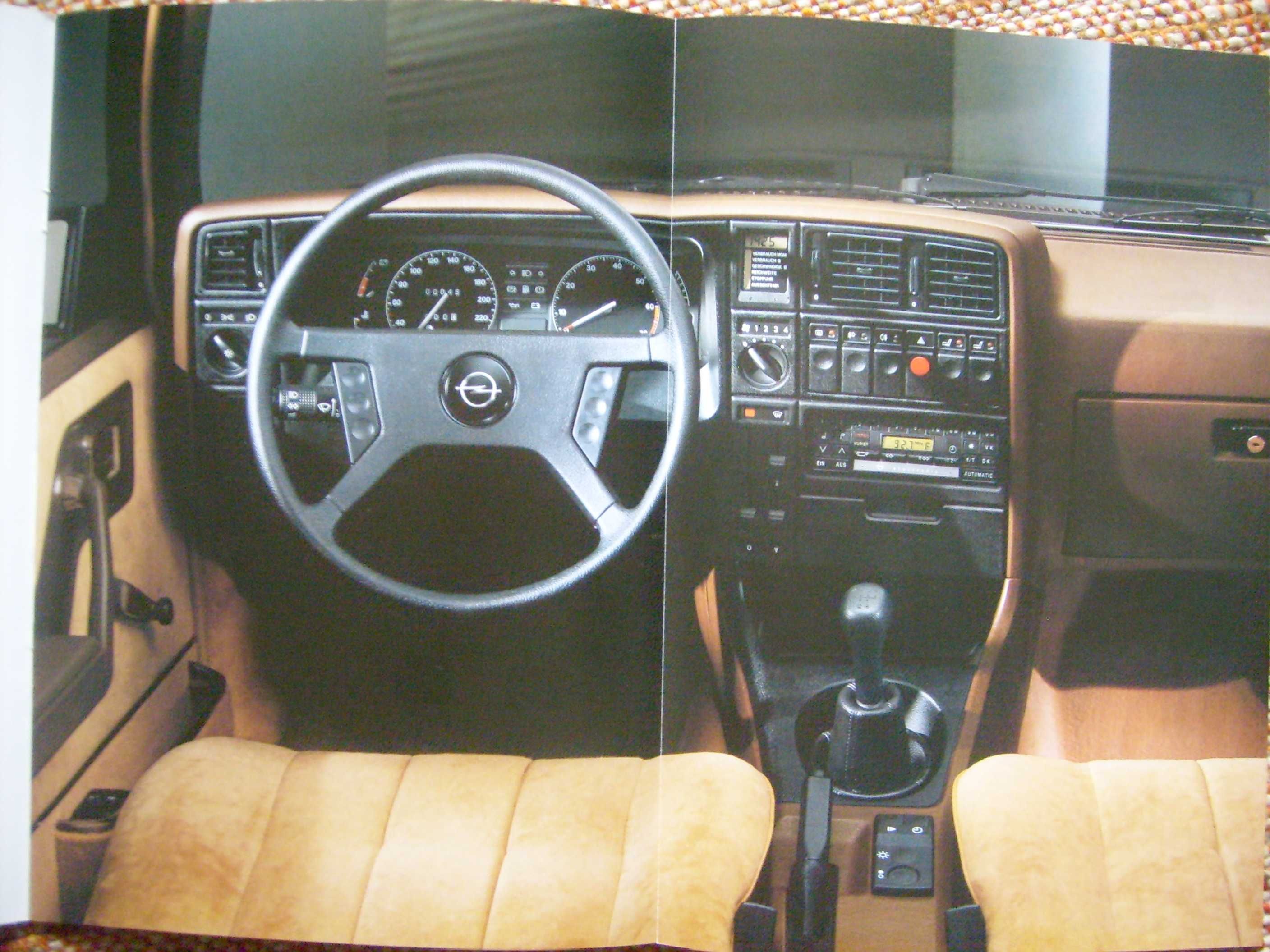 Opel Senator A2 / 1984  (2.2i/2.5i/3.0i/2.3 TD) prospekt 36 str., BDB-