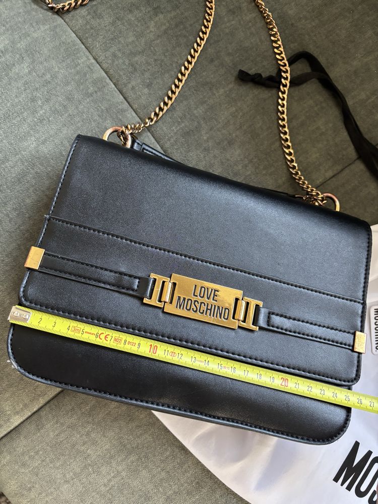 Moschino bag torebka listonoszka czarna złoty łańcuszkowy pasek