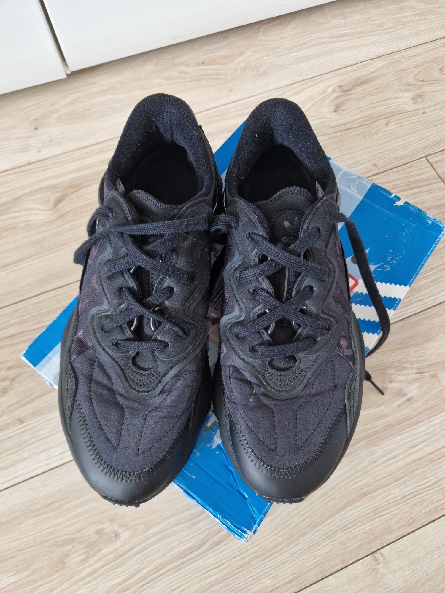 Czarne buty adidas ozweego r. 42