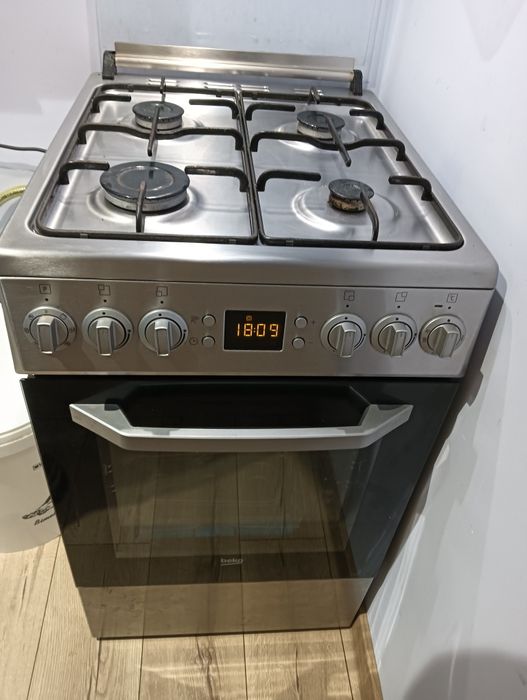 Kuchnia BEKO, gazowa z piekarnikiem elektrycznym, INOX. 50cm.